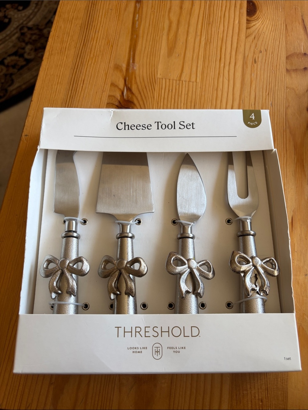 Threshold Silver Bow-Accent 4-Piece Cheese Tool Set
